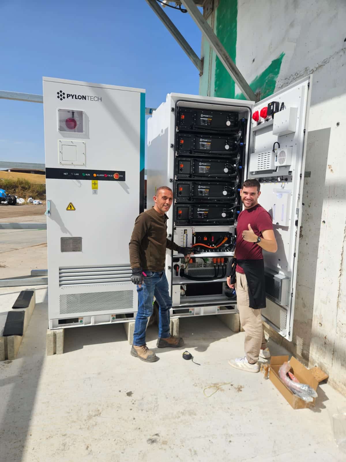 מערכות אגירת אנרגיה Pylontech - מבט צד